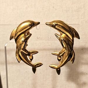 Vtg AVON 1992 Gold 'Dancing Dolphin Earrings' Clip E1P101